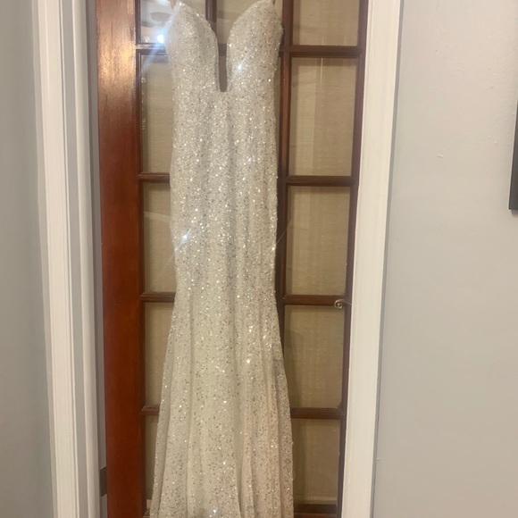 Stunning Berta sequin Runway Sample wedding gown 2 17-205 - Picture 3 of 16